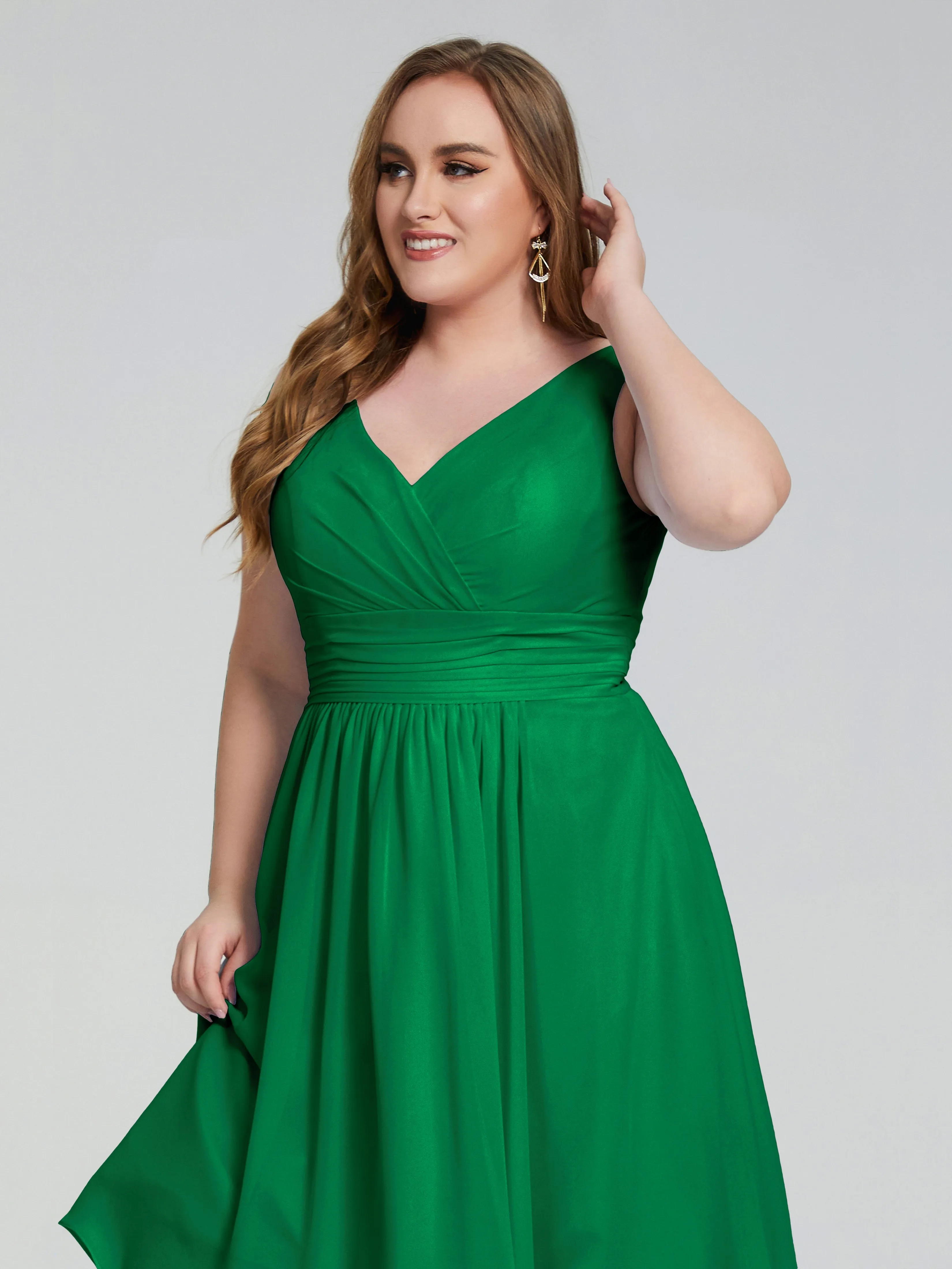 Callie Elegant Plus Size V-neck Chiffon Bridesmaid Dresses