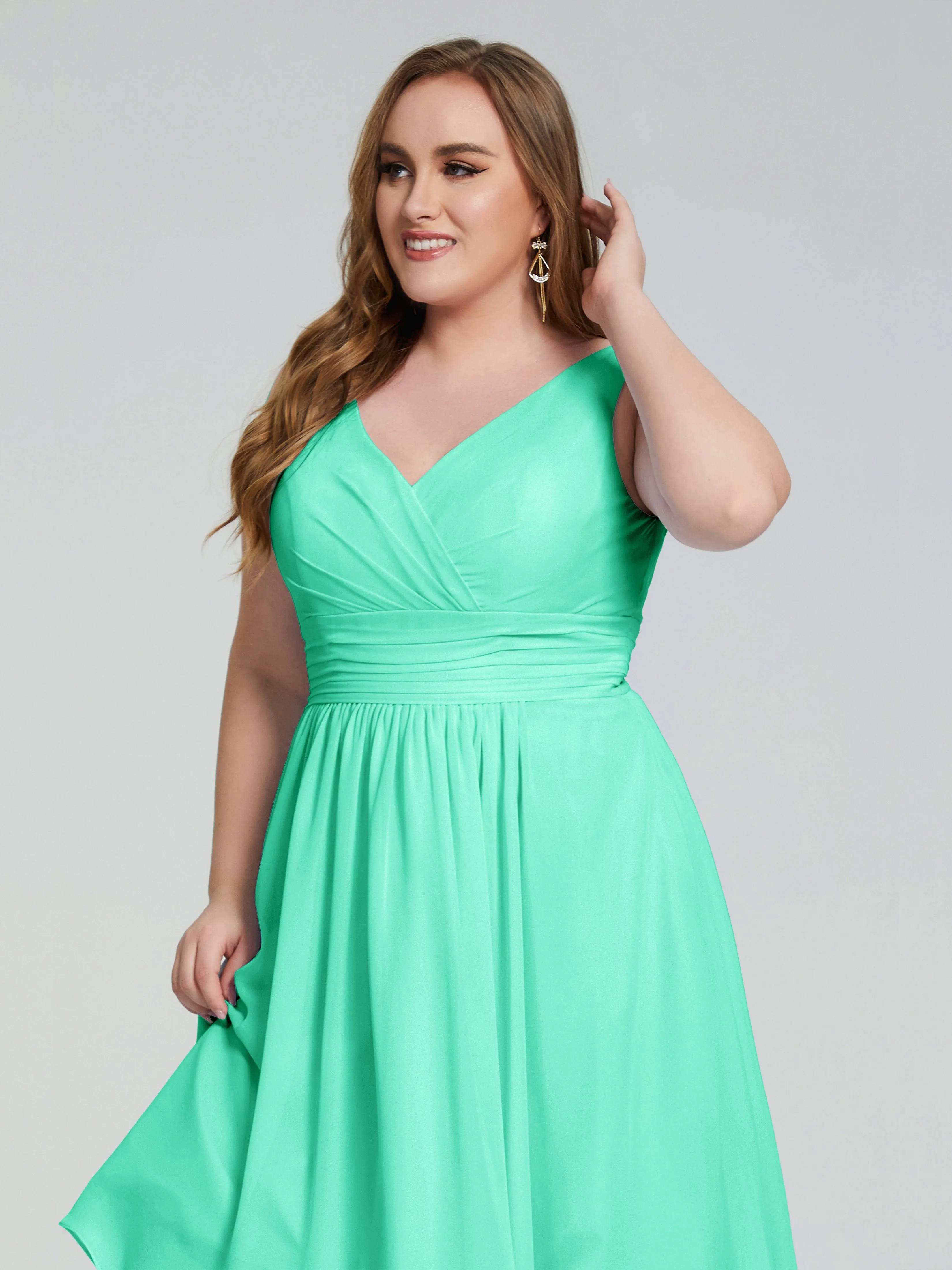 Callie Elegant Plus Size V-neck Chiffon Bridesmaid Dresses