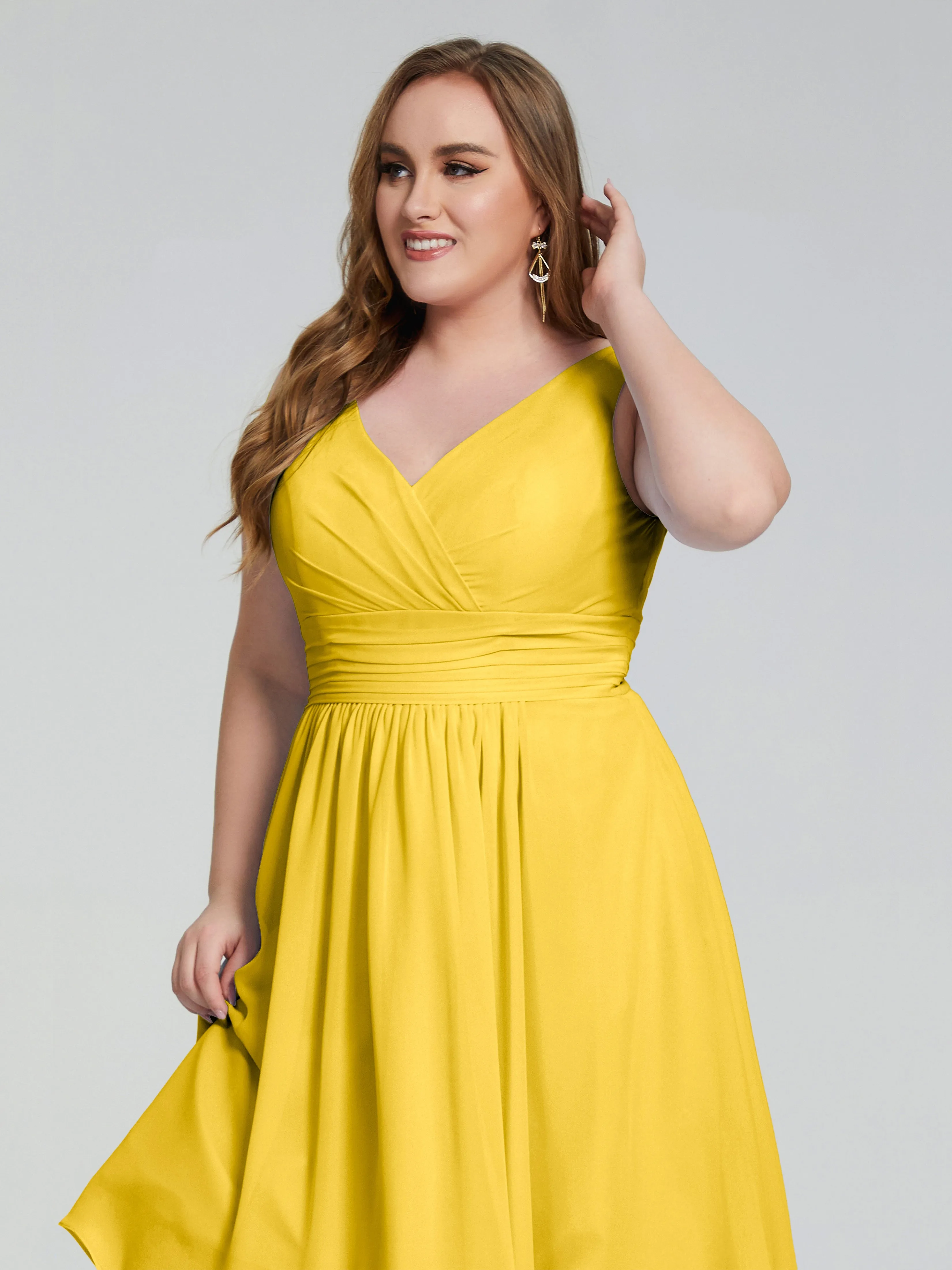 Callie Elegant Plus Size V-neck Chiffon Bridesmaid Dresses