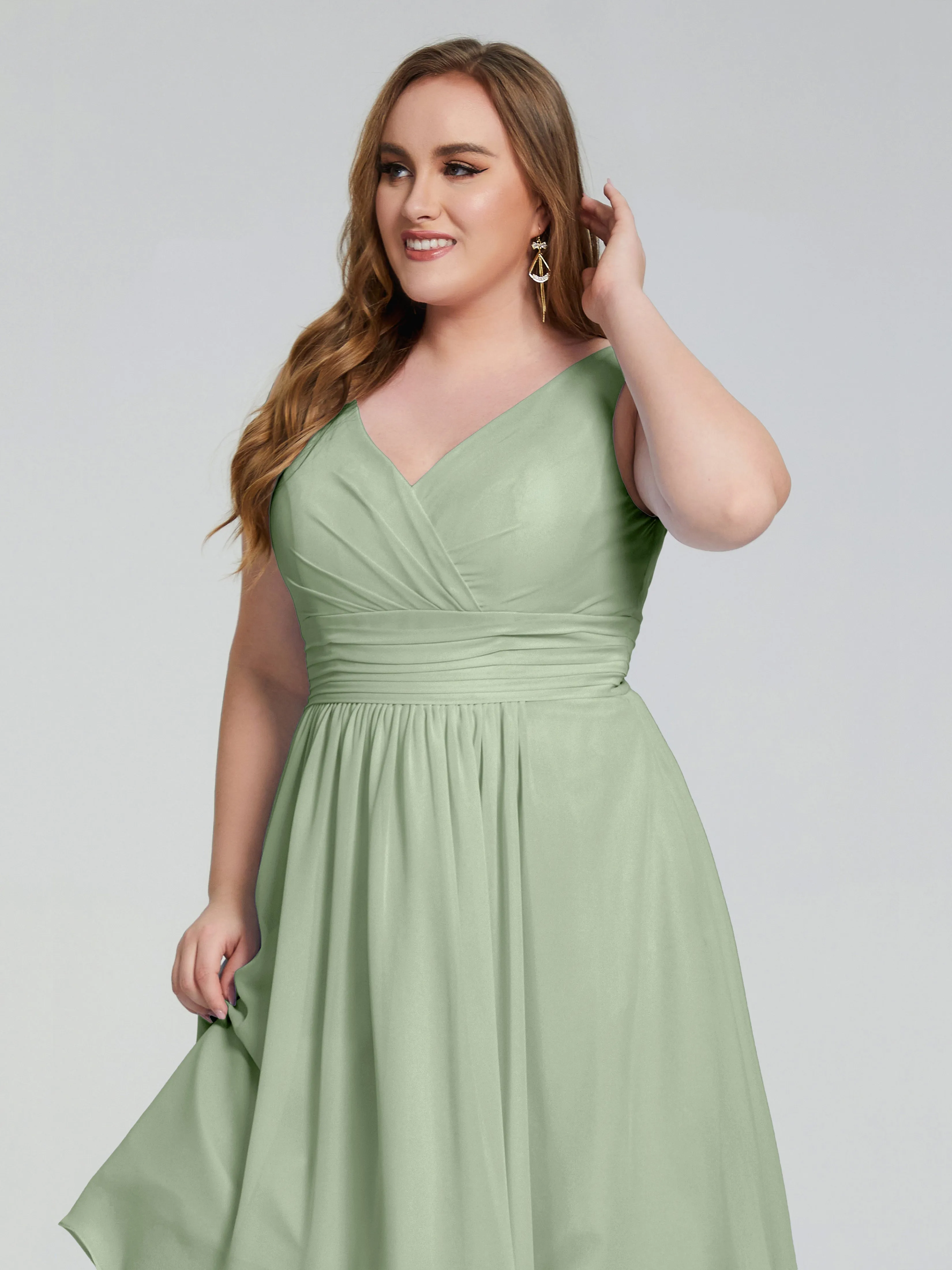 Callie Elegant Plus Size V-neck Chiffon Bridesmaid Dresses