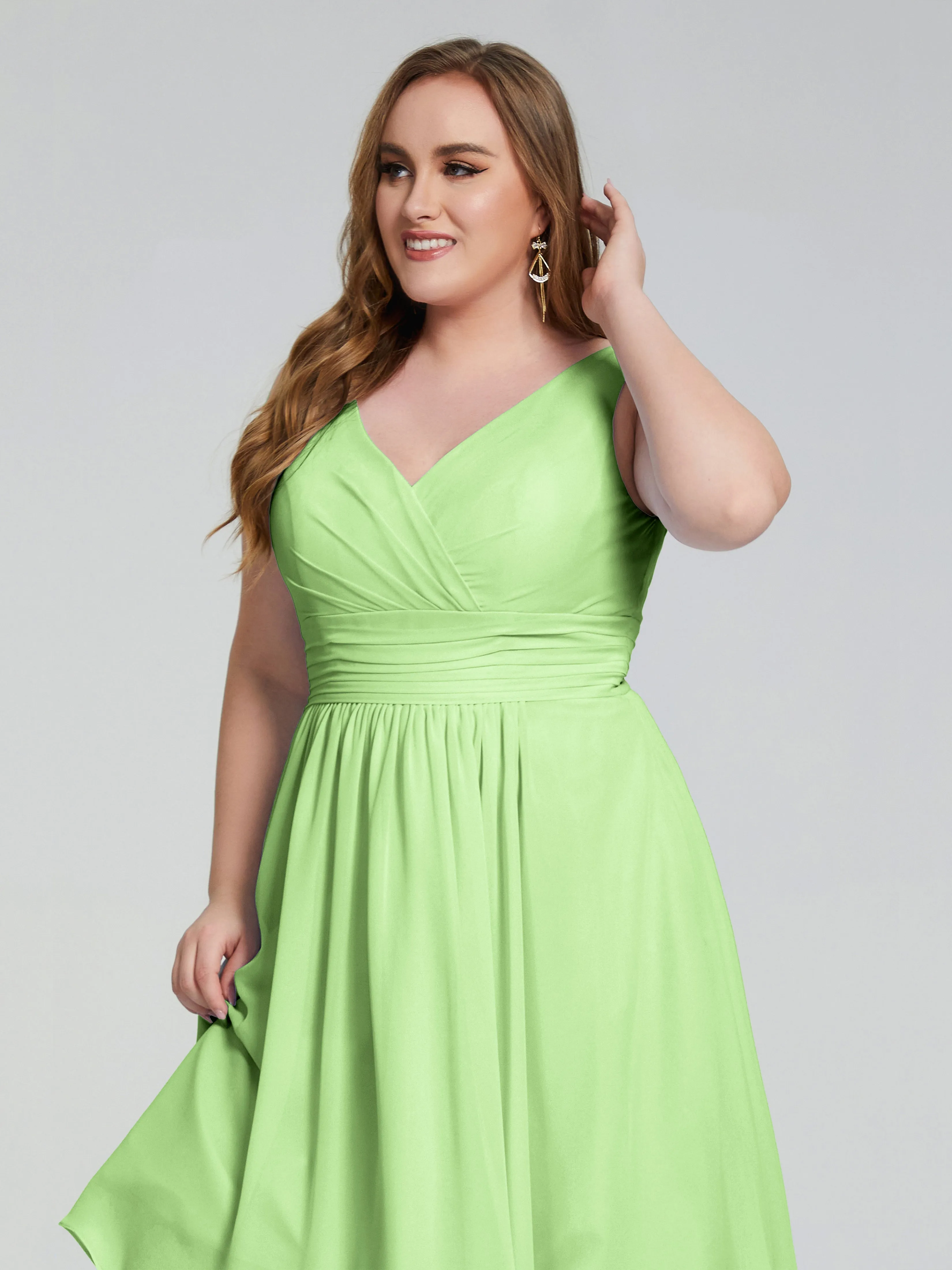 Callie Elegant Plus Size V-neck Chiffon Bridesmaid Dresses