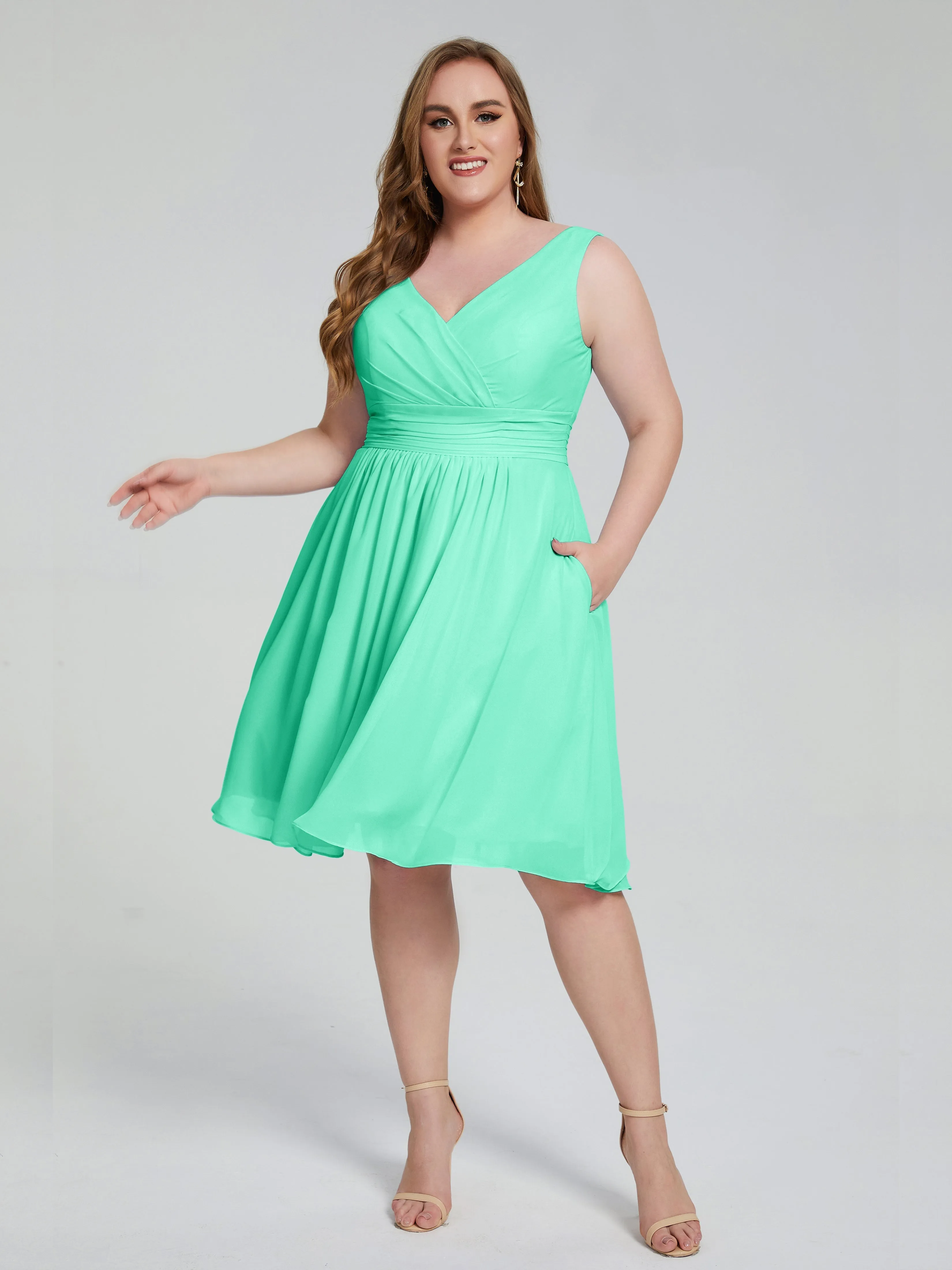 Callie Elegant Plus Size V-neck Chiffon Bridesmaid Dresses