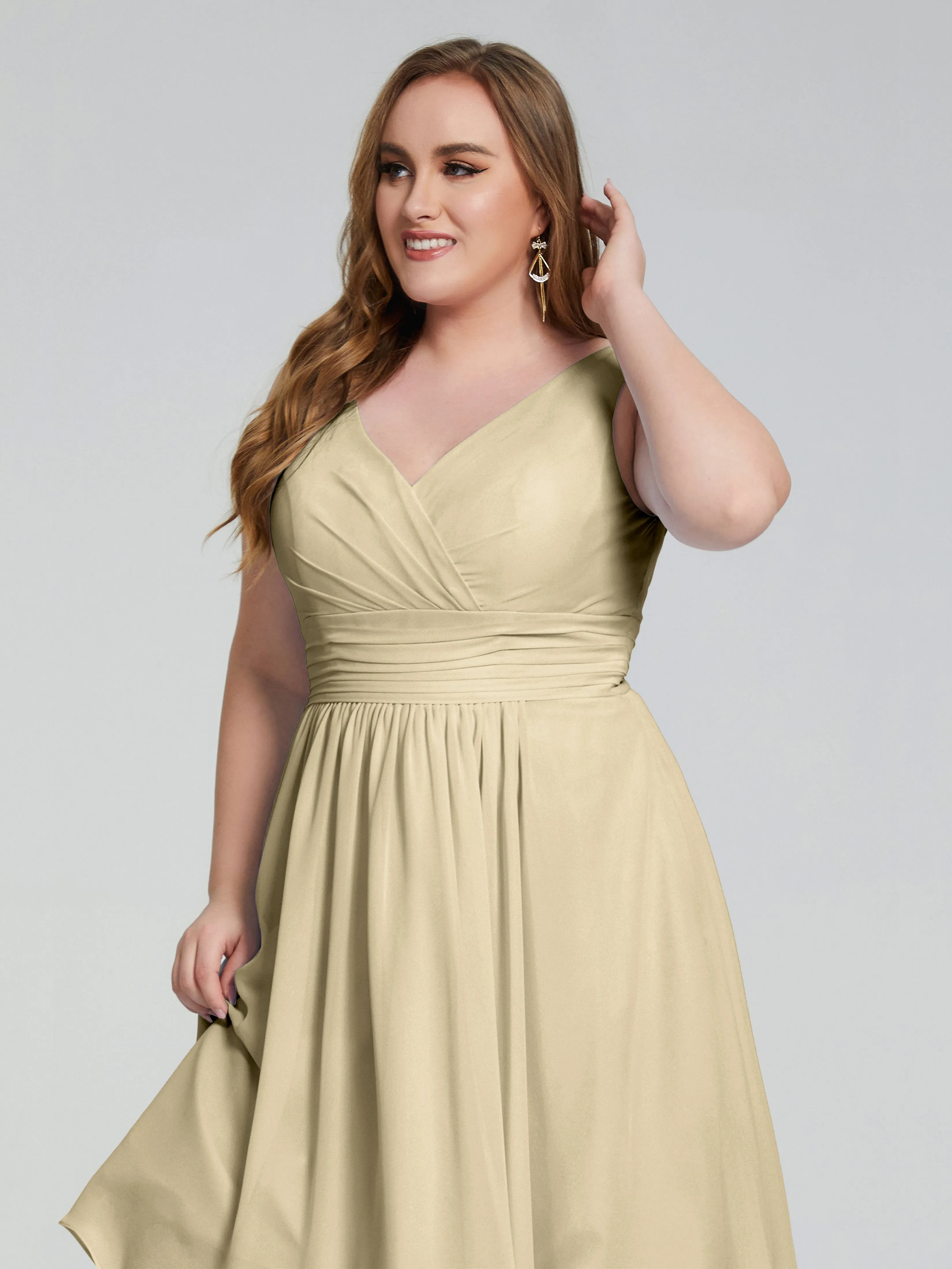 Callie Elegant Plus Size V-neck Chiffon Bridesmaid Dresses